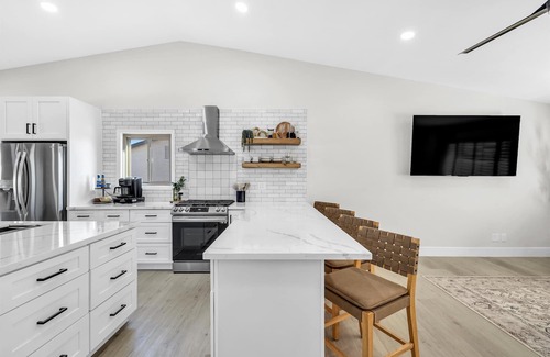 Canyon Gate Casa | Las Vegas Home is centrally located near all major Resorts and Casinos.
