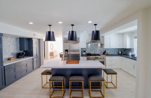 Rancho Oakey Casa | Las Vegas Large Home 6bed/5bath w/ Pickeball/Pool/Golf/Basketball/VolleyBall !