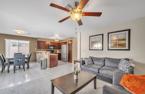 Las Vegas Casa | Las Vegas Oasis With Sparkling Pool 3 Bedroom Home by Redawning