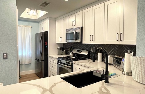 Las Vegas Condominio | Las Vegas Strip - Cozy 2-bedroom, 2 - bathroom condo with WiFi, AC, Pool & Gym