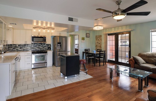 Chinatown Casa | Las Vegas Townhome w/ Community Pool & Hot Tubs!