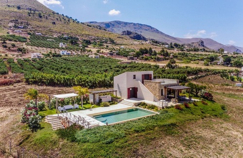 Scopello Villa | WWW.BAGLIORIDISICILIA.COM - LAST MINUTE 4/30 AUGUST!