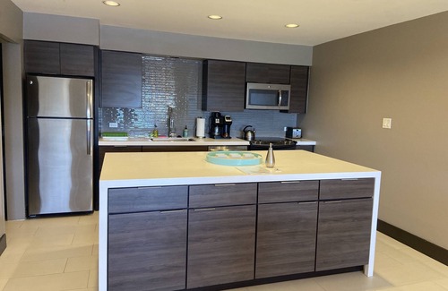 Christiansted Condominio | Modern Condo with Stunning Ocean Views, 2 Pools, Tennis, and Generator!