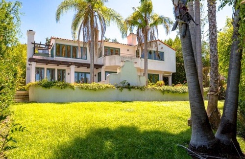 Country Club Casa | Great Family Home/A/C/Hot Tub/Close to All
