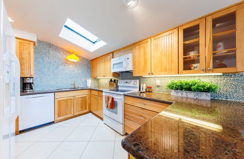 Solana Beach Casa | Townhome w/ Resort Amenities + Beach Access