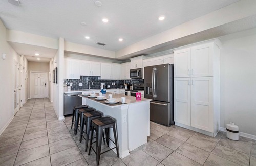 Kissimmee Apartamento | Last Minute Disney Getaway! Luxury Condo with Private Balcony. Book Now! #119393