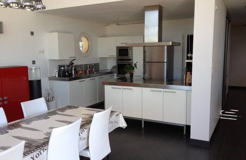 Tregunc Villa | PROMO! 9-19 .07 Villa contemporánea con vistas al mar y piscina climatizada