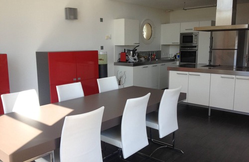 Tregunc Villa | PROMO! 9-19 .07 Villa contemporánea con vistas al mar y piscina climatizada