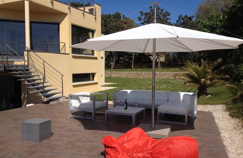 Tregunc Villa | PROMO! 9-19 .07 Villa contemporánea con vistas al mar y piscina climatizada