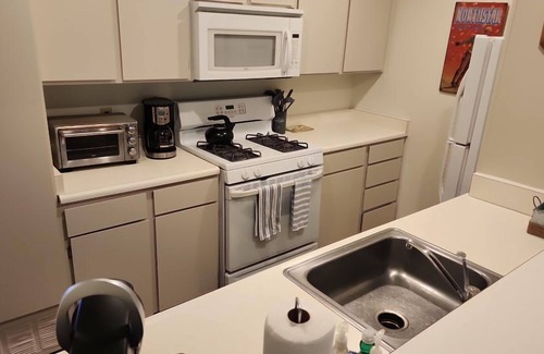 Kings Beach Condominio | Last Minute Only! Comfy Condo Close to NorthStar and Lake “The Happy Haven”