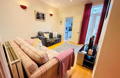Birmingham Apartamento | Last-Minute Reserve l Exclusive Deal l Sleeps Up to 5 l Free Parking l cottage l close to city