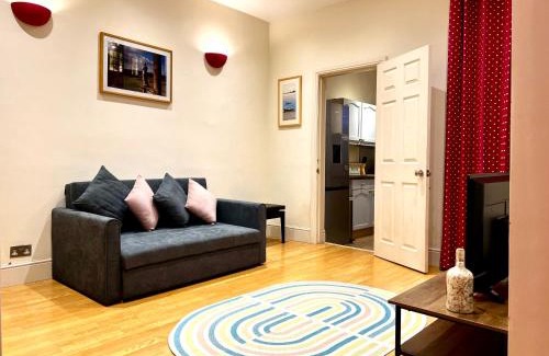 Birmingham Apartamento | Last-Minute Reserve l Exclusive Deal l Sleeps Up to 5 l Free Parking l cottage l close to city