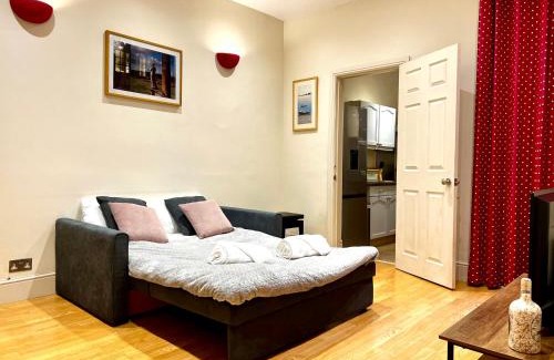 Birmingham Apartamento | Last-Minute Reserve l Exclusive Deal l Sleeps Up to 5 l Free Parking l cottage l close to city