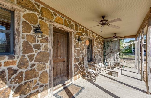 Bandera Casa | Último puesto de avanzada Ranch House