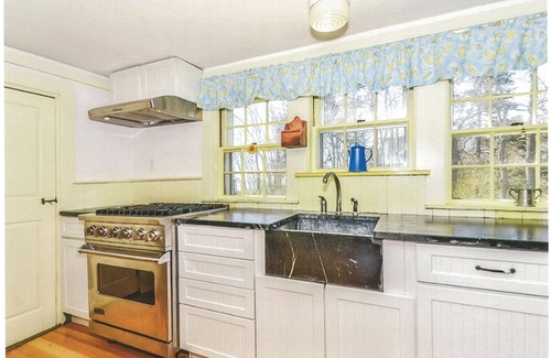 Bass River Casa | Totalmente modernizado, bellamente restaurado 6 Hab antiguo Waterfront Cape Cod House.