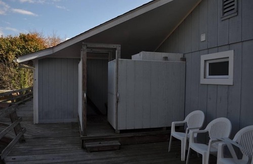 Charlestown Casa | Casa luminosa y bien ventilada, 1/2 milla de Charlestown Bch / agosto 3-10 especial $ 2500./semana