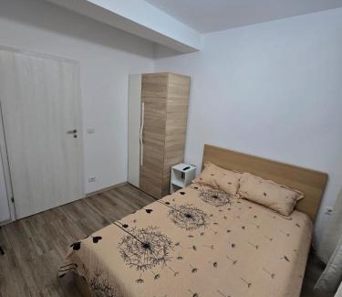 Cocani Crevedia Apartamento | Latin Studio