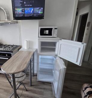 Cocani Crevedia Apartamento | Latin Studio
