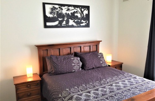 Traralgon Casa | Latrobe Valley Guest House - 4 Habitaciones - 2 Baños