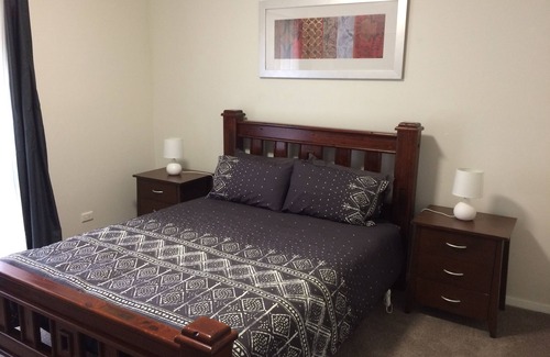Traralgon Casa | Latrobe Valley Guest House - 4 Habitaciones - 2 Baños