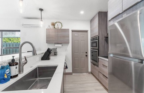 Lake Ridge Apartamento | Lauderdale Modern 1 Bedroom 1 Bathroom with Private Backyard