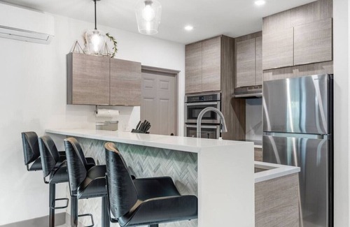 Lake Ridge Apartamento | Lauderdale Modern 1 Bedroom 1 Bathroom with Private Backyard