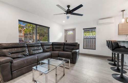 Lake Ridge Apartamento | Lauderdale Modern 1 Bedroom 1 Bathroom with Private Backyard