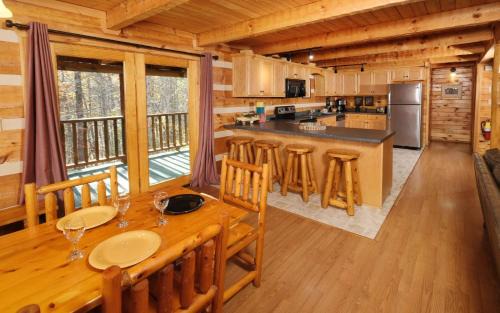 Sevierville Villa | Laughing Bear