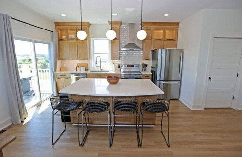 Milford Casa | Laughter Beach House! LIFE, LOVE, LAUGHTER & INCREDIBLE VIEWS