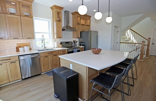 Milford Casa | Laughter Beach House! LIFE, LOVE, LAUGHTER & INCREDIBLE VIEWS