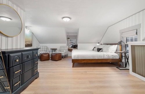 Lincoln Cabina | Launchpoint Lodge