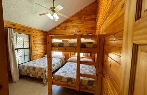 Concan Casa | Laurel Canyon - Frio River Haven