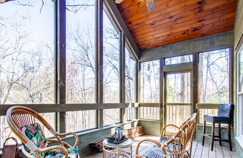 Townsend Casa | Laurel Valley Retreat - Pool Table & Fireplace!