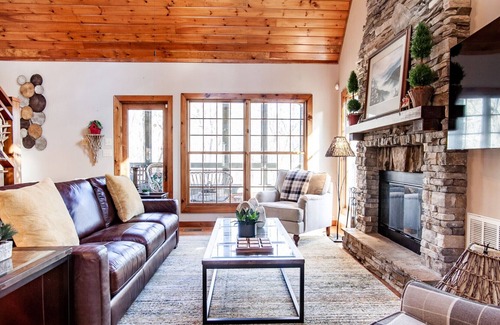 Townsend Casa | Laurel Valley Retreat - Pool Table & Fireplace!