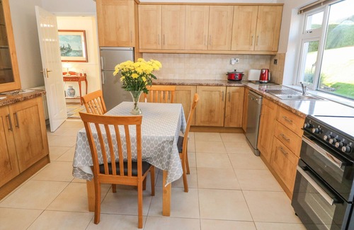 Cametringane Cabaña | LAVENDER COTTAGE, family friendly in Castletownbere, County Cork