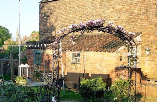 Louth Cabaña | Lavender Cottage, a pretty period cottage in Louth