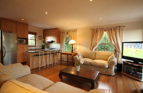 Constantia Cabaña | Lavender Cottage Upstairs 2 Bedrooms,2 Bathrooms with Magnificent mountain views