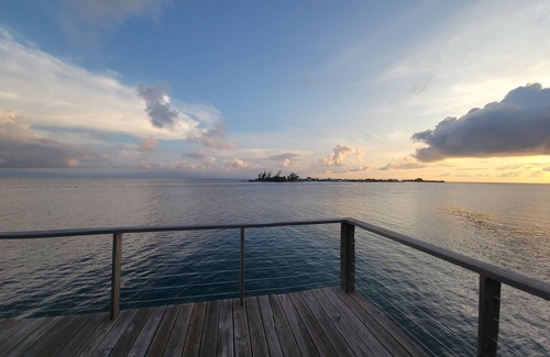 Isla de Utila Casa | Lavender House at Treasure Beach - Secluded Beach House
