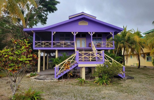 Isla de Utila Casa | Lavender House at Treasure Beach - Secluded Beach House