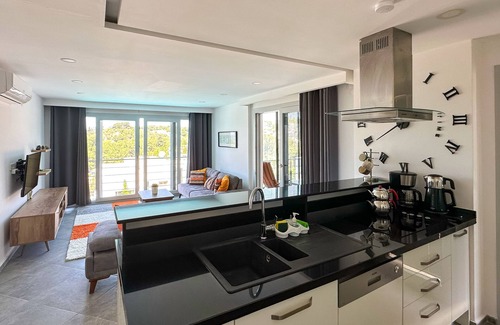 Kadnlar Denizi Mahallesi Apartamento | Lavender Poolside D3 – Stunning Seaview Apt with Private Pool & Terrace
