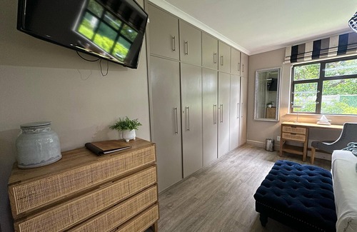 Tokai Apartamento | Lavender - Queen Self catering Unit