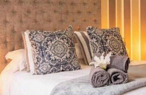Tokai Apartamento | Lavender - Queen Self catering Unit