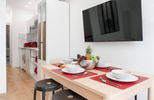 Quartier du Gros-Caillou Apartamento | Lavie Maison: Eiffel A/C & Hot Tub