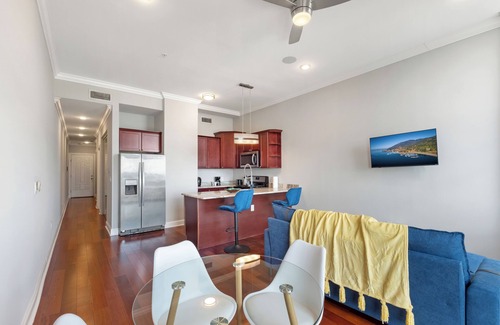 Poplar Apartamento | Lavish 1BR w/ Pool & Gym Access