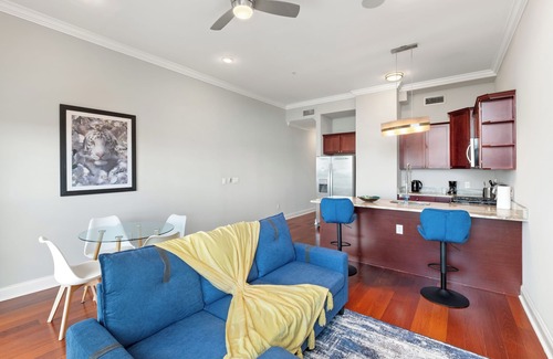 Poplar Apartamento | Lavish 1BR w/ Pool & Gym Access