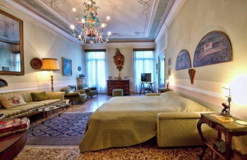 Cannaregio Apartamento | Lavish 270m² Venetian Apartment with Grand Living Room and Historic Elegance