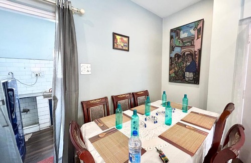Ballygunge Apartamento | Lavish 2BHK Apartment in Ballygunge Place with Daily Housekeeping