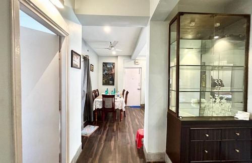 Ballygunge Apartamento | Lavish 2BHK Apartment in Ballygunge Place with Daily Housekeeping