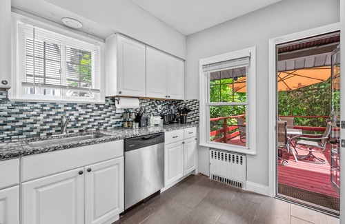 Irvington Casa | Lavish 3 Bedroom 1 Bath house-10 minutes to EWR/ FREE parking for multiple cars.