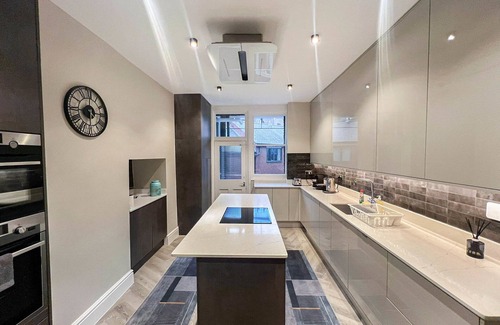 Regent's Park Casa | Lavish 4-bedroom Flat in Marylebone, Paddington